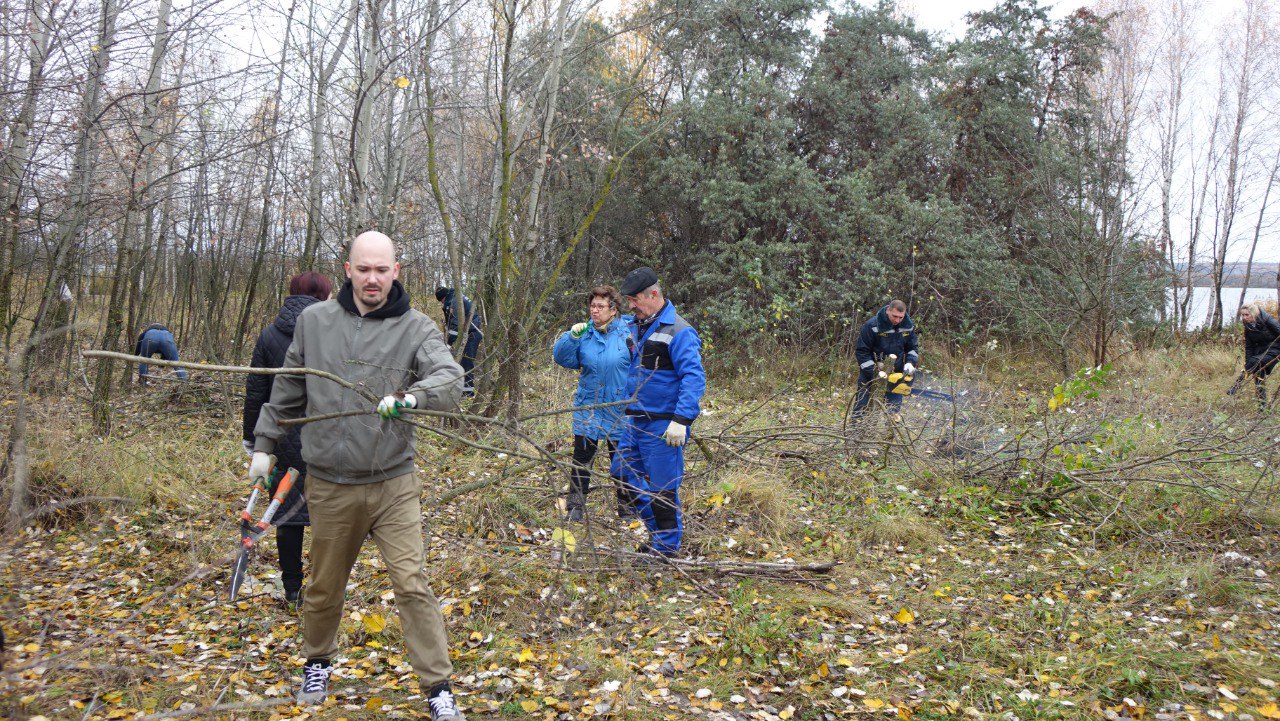 Игорь Корпунков: Вчера еще целый день шел дождь, а сегодня, в день проведения очередного субботника, установилась благоприятная погода Игорь Корпунков: Вчера еще целый день шел дождь, а сегодня, в день проведения очередного субботника, установилась благоприятная погода