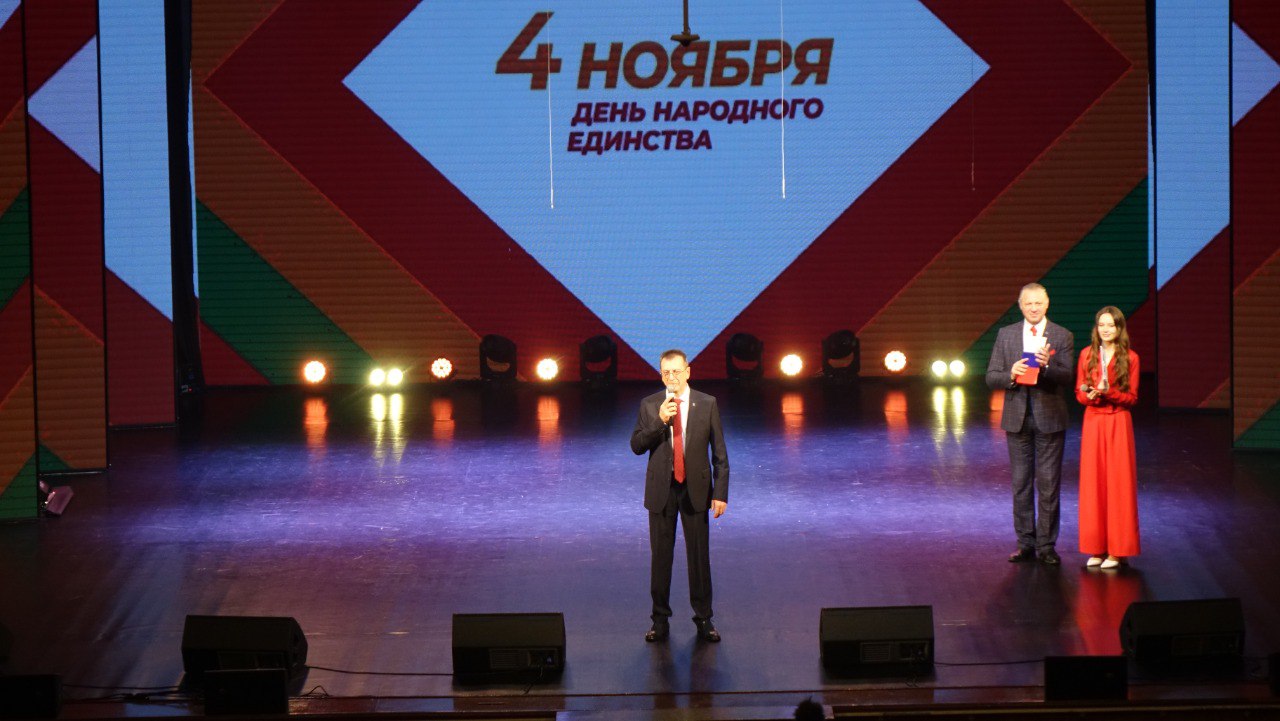 «Широка душа твоя, Россия!» - большой праздничный концерт – замечательный подарок курчатовцам к государственному празднику – Дню народного единства! «Широка душа твоя, Россия!» - большой праздничный концерт – замечательный подарок курчатовцам к государственному празднику – Дню народного единства!