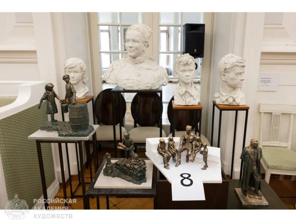 Российская академия художеств подвела итоги Всероссийского открытого конкурса проектов памятника Аркадию Гайдару и тимуровцам, который в ближайшее время появится в Курске Российская академия художеств подвела итоги Всероссийского открытого конкурса проектов памятника Аркадию Гайдару и тимуровцам, который в ближайшее время появится в Курске