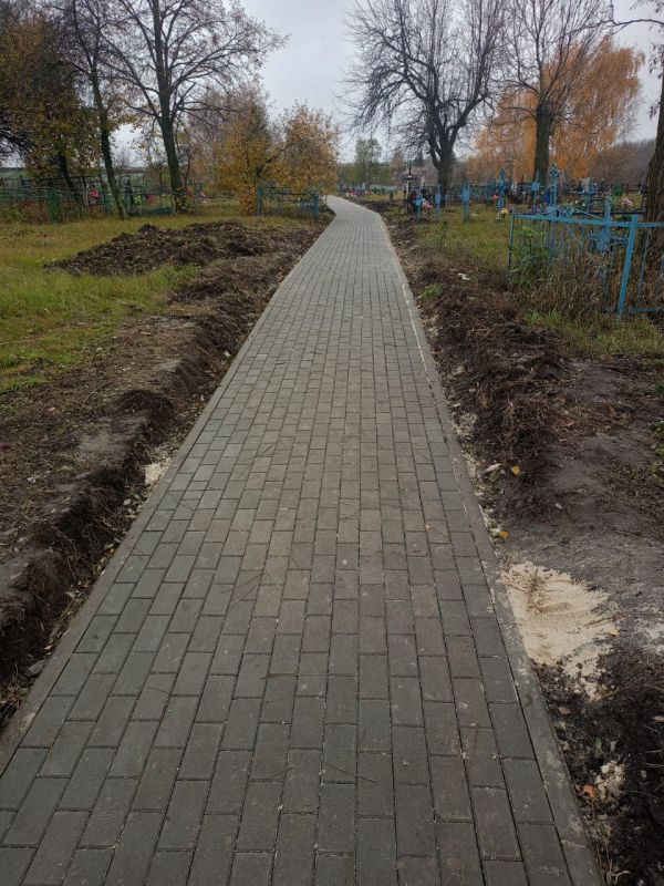 Николай Волобуев: Несмотря на сложную оперативную обстановку в с. Щеголек на территории кладбища проведено благоустройство, уложена тротуарная дорожка Николай Волобуев: Несмотря на сложную оперативную обстановку в с. Щеголек на территории кладбища проведено благоустройство, уложена тротуарная дорожка