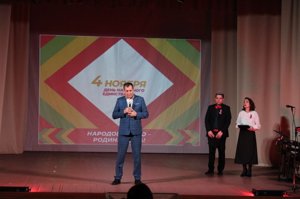 В Железногорском культурно-досуговом центре прошло торжественное мероприятие, посвященное Дню народного единства «Вместе мы — Россия!» В Железногорском культурно-досуговом центре прошло торжественное мероприятие, посвященное Дню народного единства «Вместе мы — Россия!»