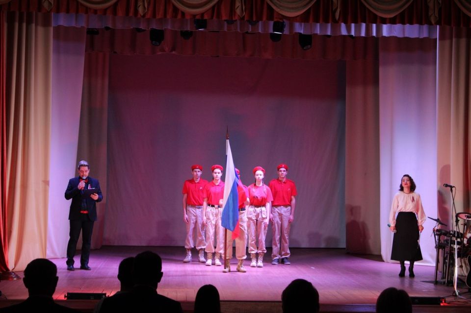 В Железногорском культурно-досуговом центре прошло торжественное мероприятие, посвященное Дню народного единства «Вместе мы — Россия!»