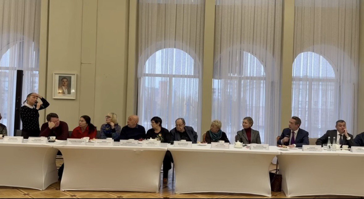 Артистка курского Театра кукол пожаловалась Машкову на зарплаты и долгое ожидание пенсии