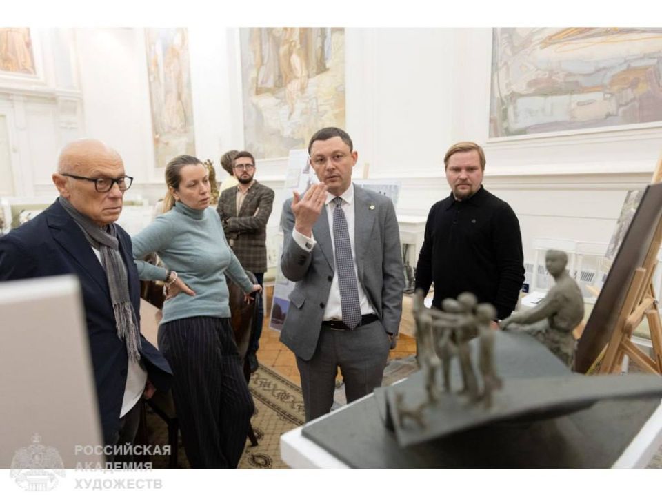 Российская академия художеств подвела итоги Всероссийского открытого конкурса проектов памятника Аркадию Гайдару и тимуровцам, который в ближайшее время появится в Курске