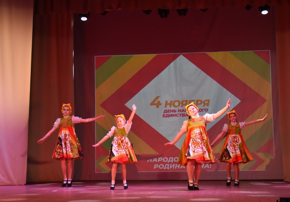 В Железногорском культурно-досуговом центре прошло торжественное мероприятие, посвященное Дню народного единства «Вместе мы — Россия!» В Железногорском культурно-досуговом центре прошло торжественное мероприятие, посвященное Дню народного единства «Вместе мы — Россия!»