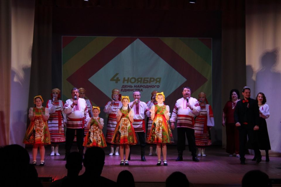 В Железногорском культурно-досуговом центре прошло торжественное мероприятие, посвященное Дню народного единства «Вместе мы — Россия!» В Железногорском культурно-досуговом центре прошло торжественное мероприятие, посвященное Дню народного единства «Вместе мы — Россия!»