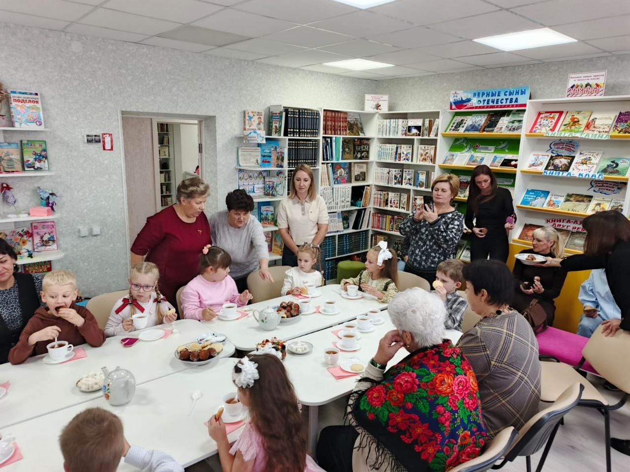 Новое пространство под названием «Бабушкин дом» открылось в детской библиотеке в Медвенском районе Курской области при поддержке нацпроекта «Семья» Новое пространство под названием «Бабушкин дом» открылось в детской библиотеке в Медвенском районе Курской области при поддержке нацпроекта «Семья»