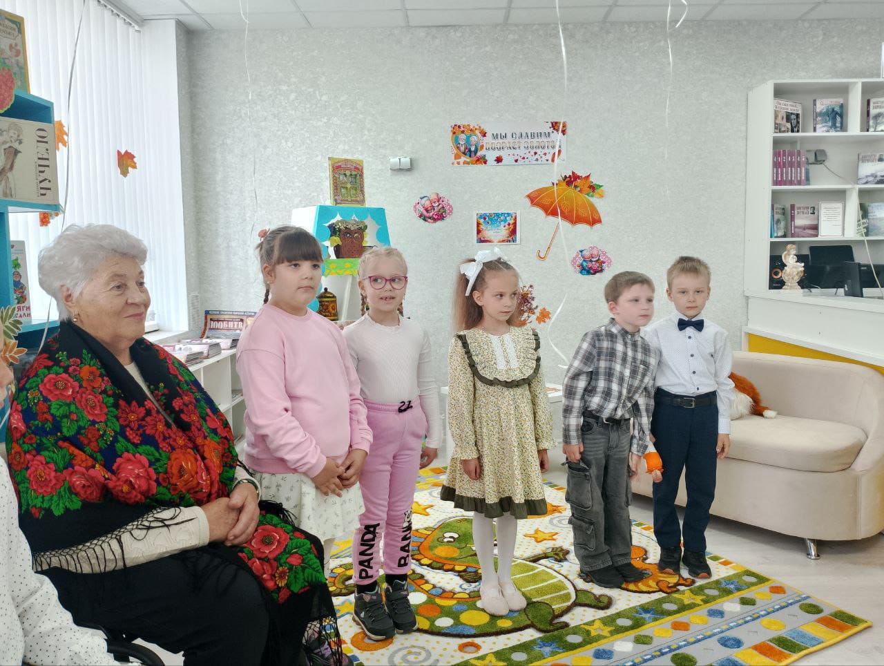 Новое пространство под названием «Бабушкин дом» открылось в детской библиотеке в Медвенском районе Курской области при поддержке нацпроекта «Семья» Новое пространство под названием «Бабушкин дом» открылось в детской библиотеке в Медвенском районе Курской области при поддержке нацпроекта «Семья»