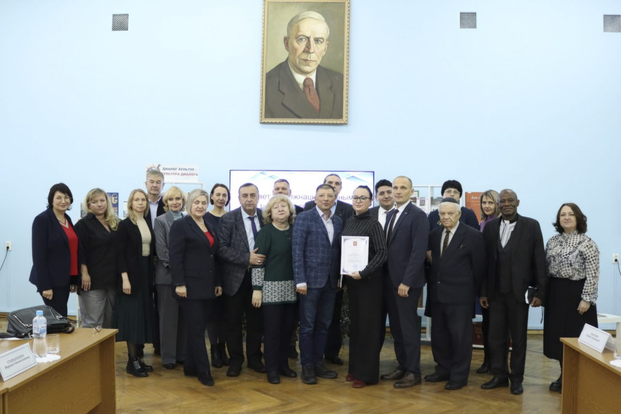 Курск объединяет!. Накануне Дня народного единства наш корреспондент поговорил с представителями национальных диаспор региона о том, как им живётся в Курской области