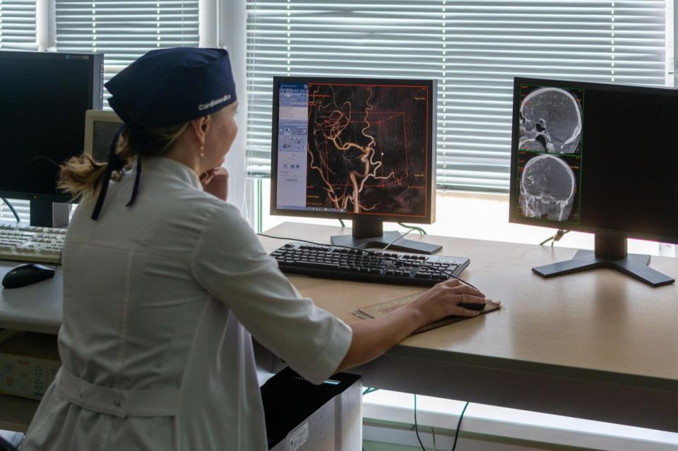 Главный внештатный специалист по цереброваскулярным болезням Курской области, заведующий неврологическим отделением Регионального сосудистого центра Курской областной многопрофильной клинической больницы Андрей Бирюков... Главный внештатный специалист по цереброваскулярным болезням Курской области, заведующий неврологическим отделением Регионального сосудистого центра Курской областной многопрофильной клинической больницы Андрей Бирюков...