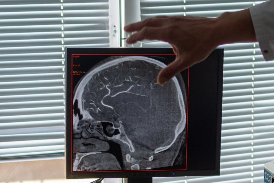 Главный внештатный специалист по цереброваскулярным болезням Курской области, заведующий неврологическим отделением Регионального сосудистого центра Курской областной многопрофильной клинической больницы Андрей Бирюков... Главный внештатный специалист по цереброваскулярным болезням Курской области, заведующий неврологическим отделением Регионального сосудистого центра Курской областной многопрофильной клинической больницы Андрей Бирюков...