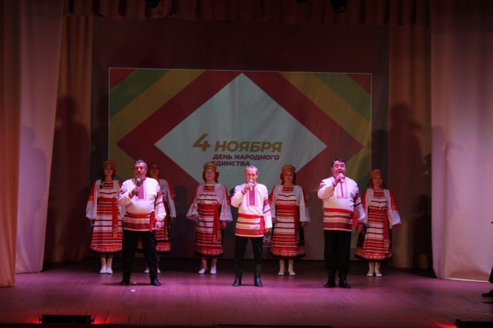 В Железногорском культурно-досуговом центре прошло торжественное мероприятие, посвященное Дню народного единства «Вместе мы — Россия!» В Железногорском культурно-досуговом центре прошло торжественное мероприятие, посвященное Дню народного единства «Вместе мы — Россия!»