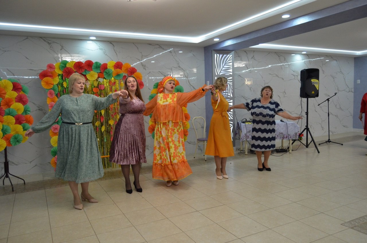 Осенний бал в Щигровском доме социального обслуживания – это всегда особенное событие, наполненное теплом и радостью, несмотря на прохладу за окнами Осенний бал в Щигровском доме социального обслуживания – это всегда особенное событие, наполненное теплом и радостью, несмотря на прохладу за окнами
