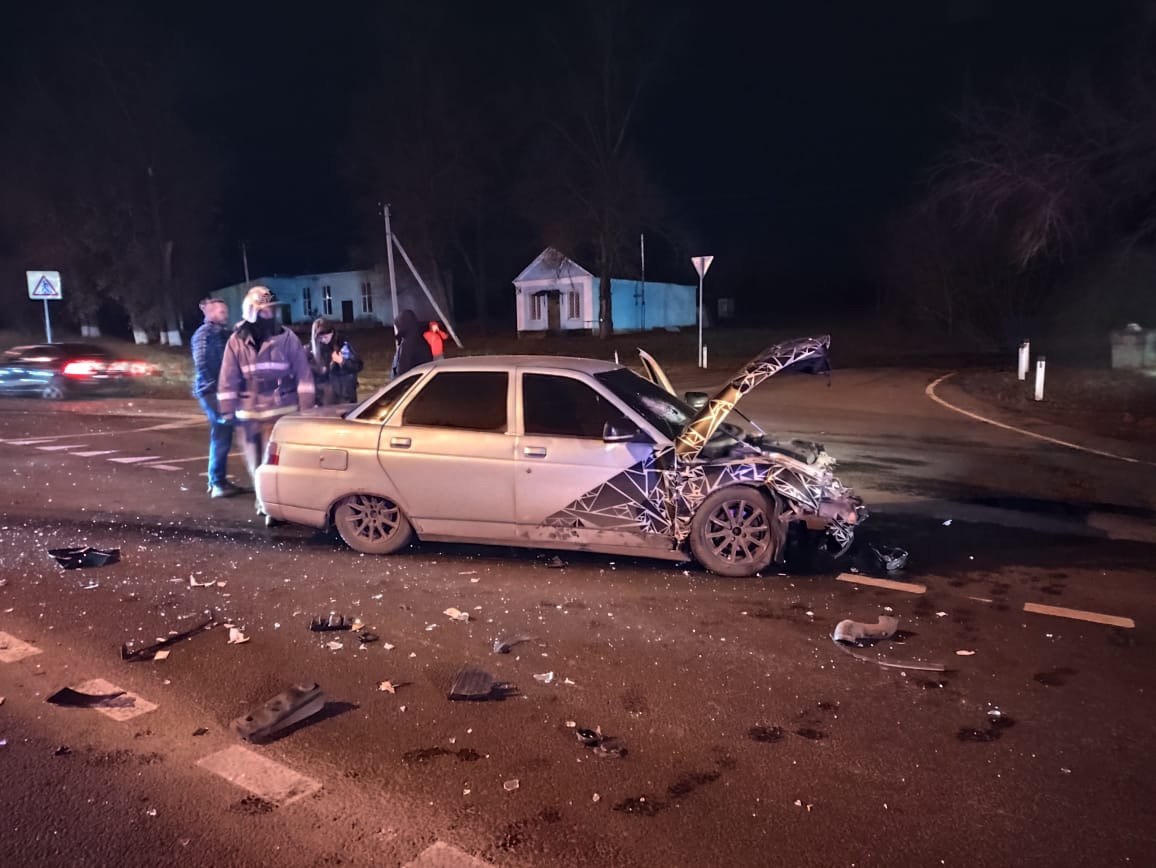 На трассе под Курском столкнулись четыре автомобиля На трассе под Курском столкнулись четыре автомобиля