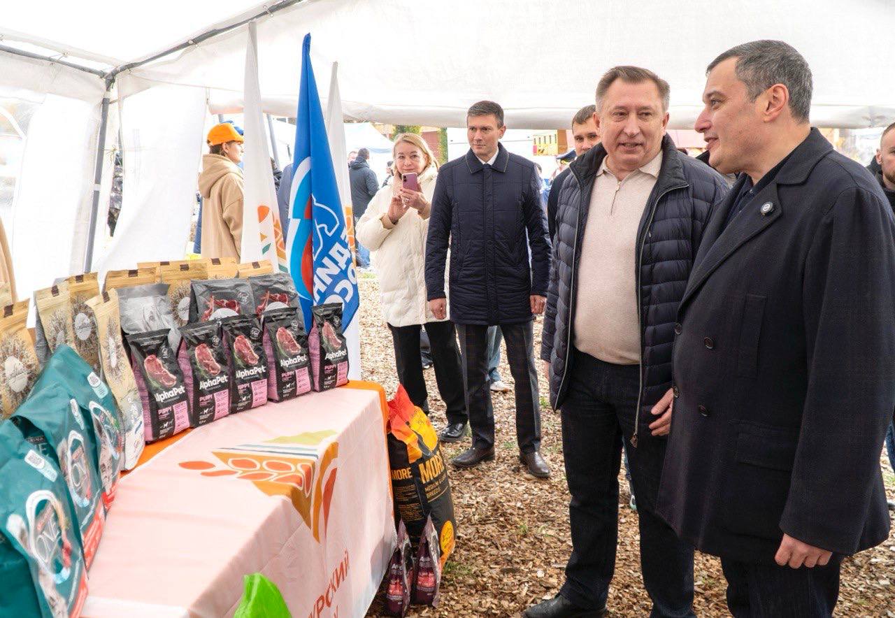 Партийцы и сторонники передали в приграничные районы корма для животных