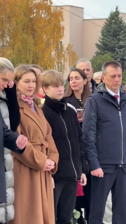 Сегодня в городе Курчатов состоялось торжественное открытие памятника выдающемуся тренеру, почетному гражданину города Ильдару Масалимовичу Мавлютову, основоположнику знаменитой курчатовской школы фехтования!