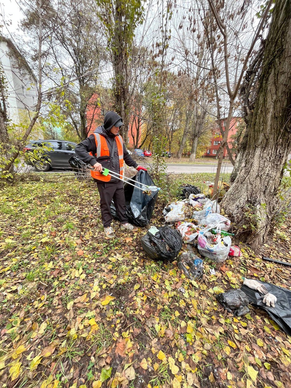 Глава администрации Сеймского округа Олег Васильев поручил подрядной организации убрать несанкционированные свалки у домов 12 и 23 на улице Ольшанского, 16 на Литовской и 115А/2 на Энгельса Глава администрации Сеймского округа Олег Васильев поручил подрядной организации убрать несанкционированные свалки у домов 12 и 23 на улице Ольшанского, 16 на Литовской и 115А/2 на Энгельса