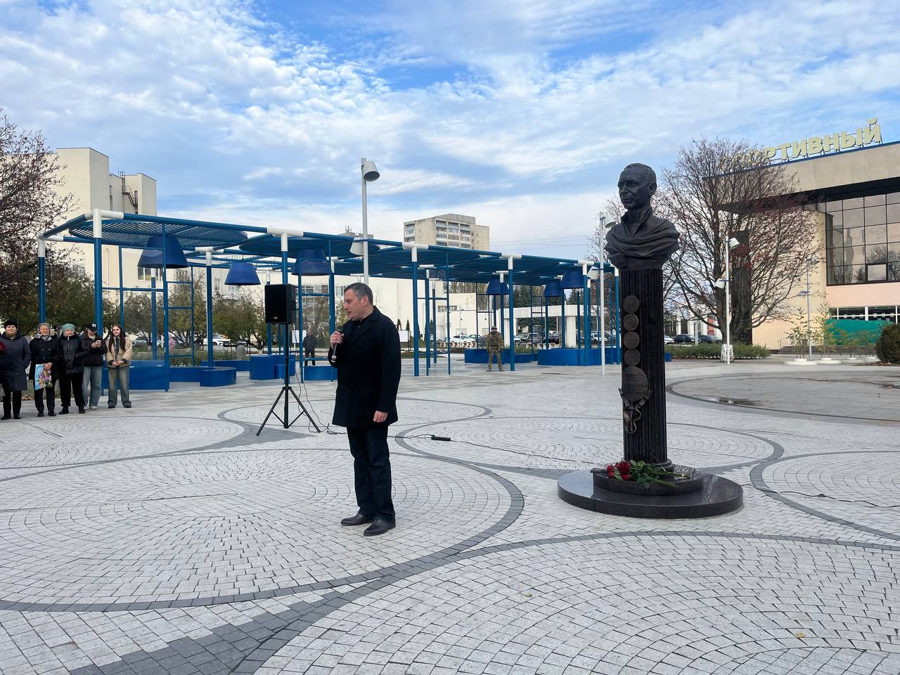 В Курчатове открыли памятник заслуженному тренеру России Ильдару Мавлютову В Курчатове открыли памятник заслуженному тренеру России Ильдару Мавлютову