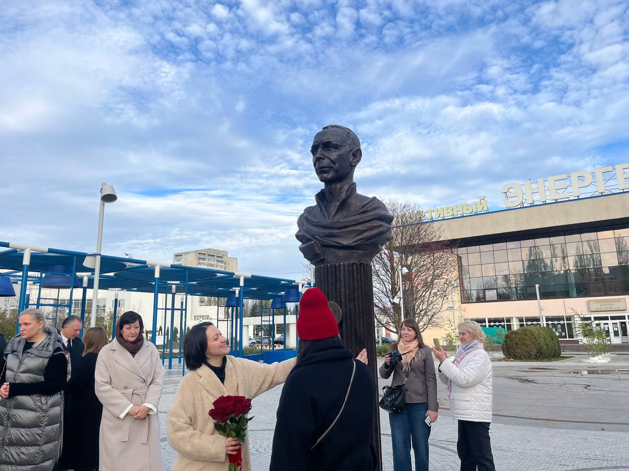 В Курчатове открыли памятник заслуженному тренеру России Ильдару Мавлютову В Курчатове открыли памятник заслуженному тренеру России Ильдару Мавлютову