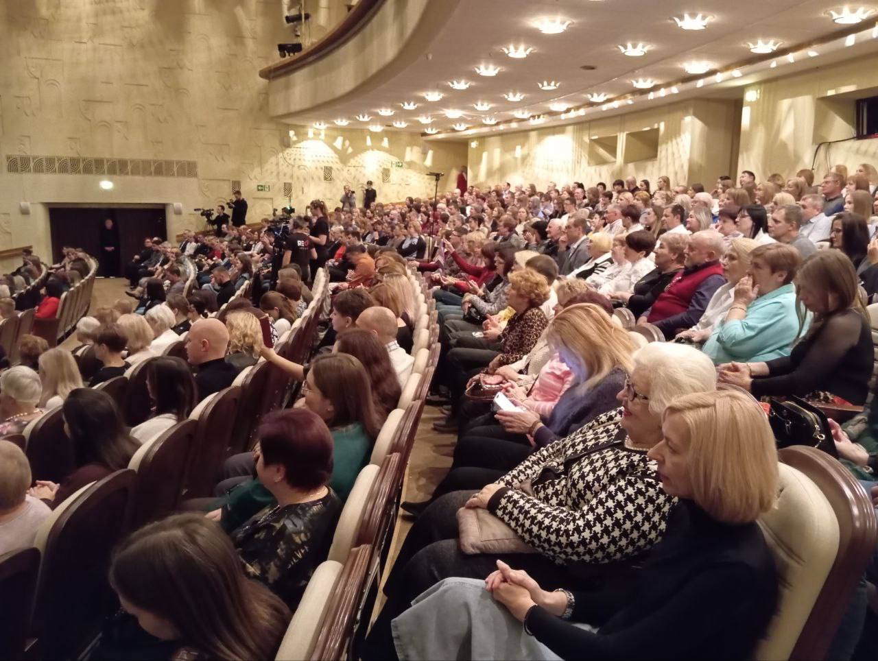 «Ревизор» Московского театра Табакова сорвал овации на сцене курского драмтеатра «Ревизор» Московского театра Табакова сорвал овации на сцене курского драмтеатра