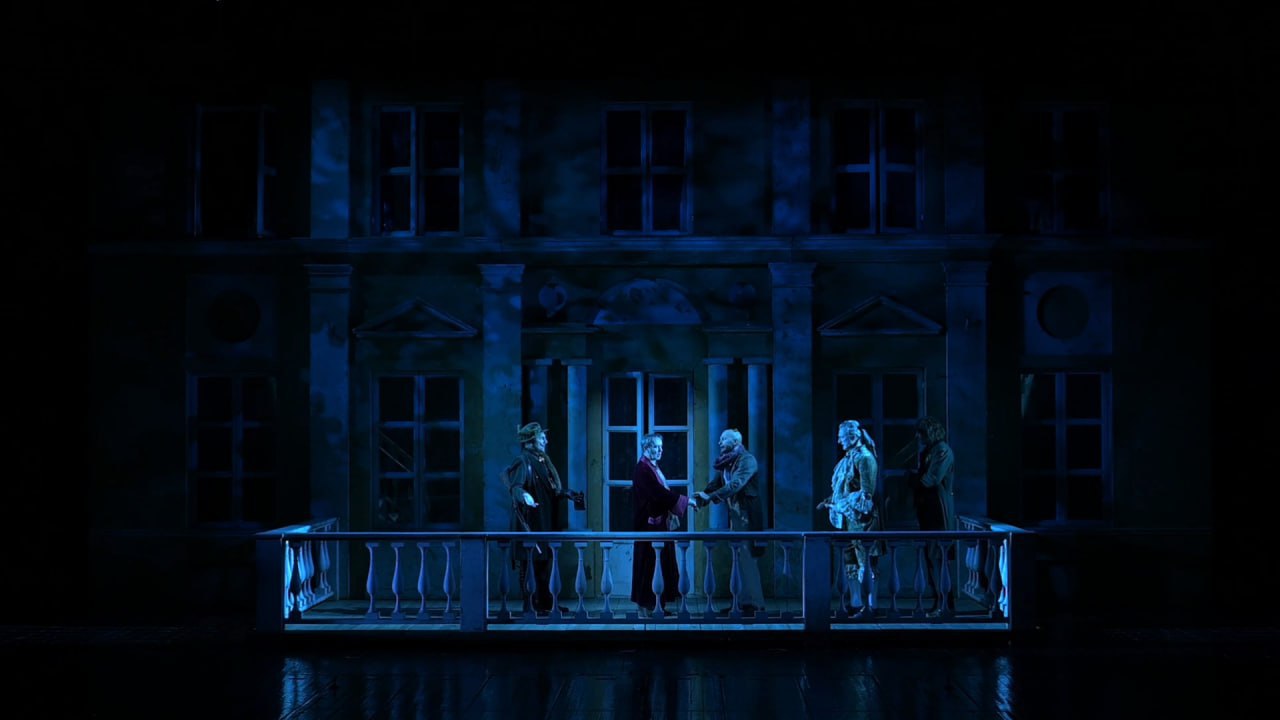 Спектакль «Ревизор, главную роль в котором исполняет народный артист России Владимир Машков, начался в курском драмтеатре Спектакль «Ревизор, главную роль в котором исполняет народный артист России Владимир Машков, начался в курском драмтеатре