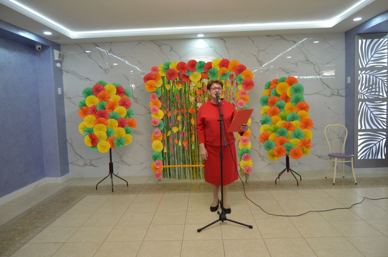 Осенний бал в Щигровском доме социального обслуживания – это всегда особенное событие, наполненное теплом и радостью, несмотря на прохладу за окнами