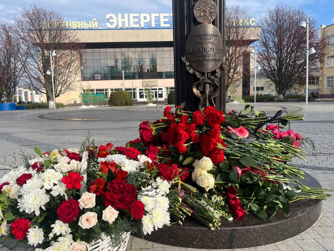 В Курчатове открыли памятник заслуженному тренеру России Ильдару Мавлютову В Курчатове открыли памятник заслуженному тренеру России Ильдару Мавлютову