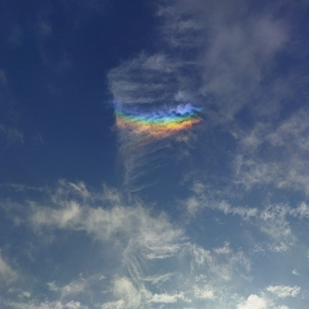 Радужные облака заметил сегодня над Пристенью Александр Ивахненко