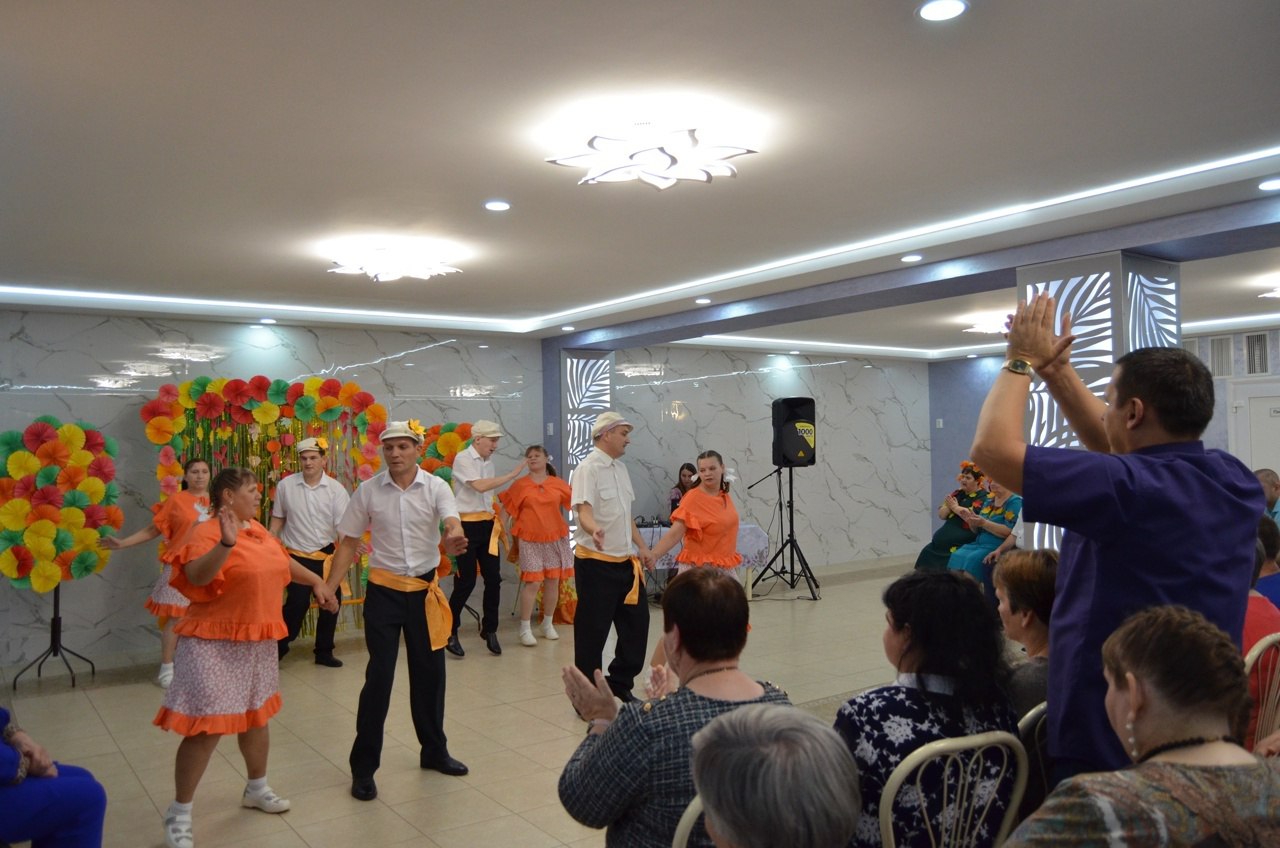 Осенний бал в Щигровском доме социального обслуживания – это всегда особенное событие, наполненное теплом и радостью, несмотря на прохладу за окнами Осенний бал в Щигровском доме социального обслуживания – это всегда особенное событие, наполненное теплом и радостью, несмотря на прохладу за окнами