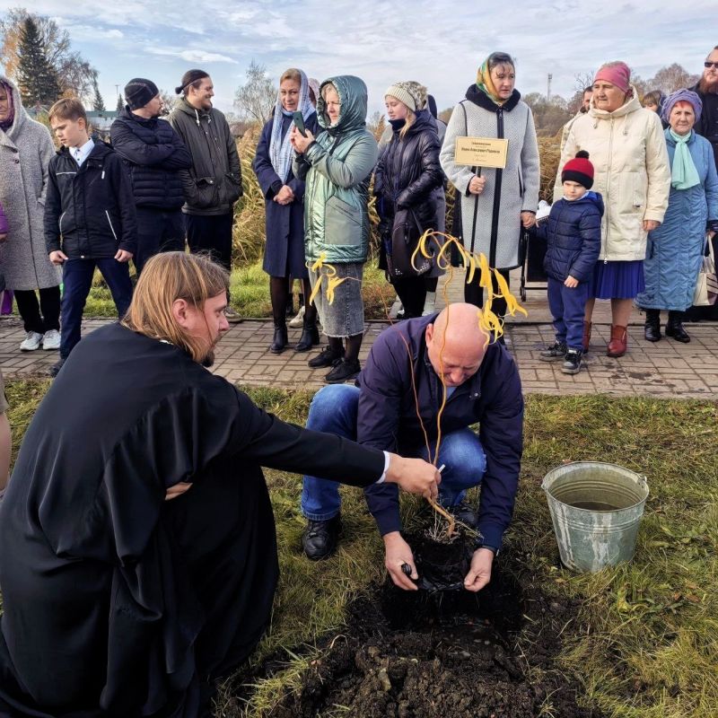 Заложили Аллею Памяти: как Щигры отметили День народного единства Заложили Аллею Памяти: как Щигры отметили День народного единства