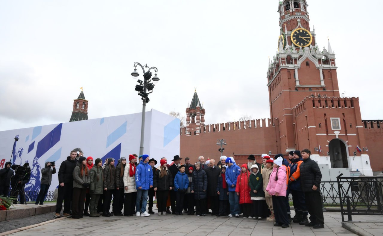 В День народного единства по всей стране прошли торжественные мероприятия, посвященные памяти героев и единению народа В День народного единства по всей стране прошли торжественные мероприятия, посвященные памяти героев и единению народа