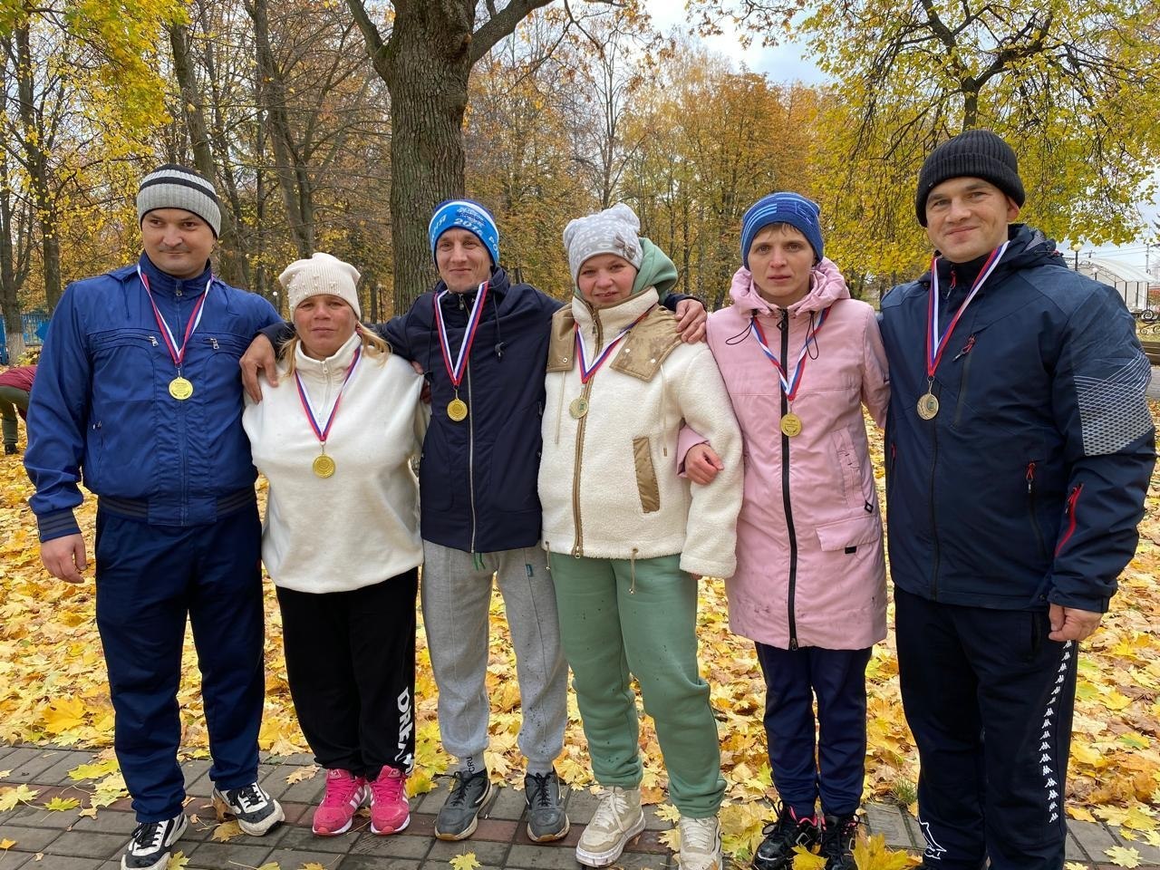 В Щигровском доме социального облуживания прошел осенний кросс, Получатели социальных услуг - участники клуба «Скандинавская ходьба» показали высокие результаты и получили заслуженные награды В Щигровском доме социального облуживания прошел осенний кросс, Получатели социальных услуг - участники клуба «Скандинавская ходьба» показали высокие результаты и получили заслуженные награды