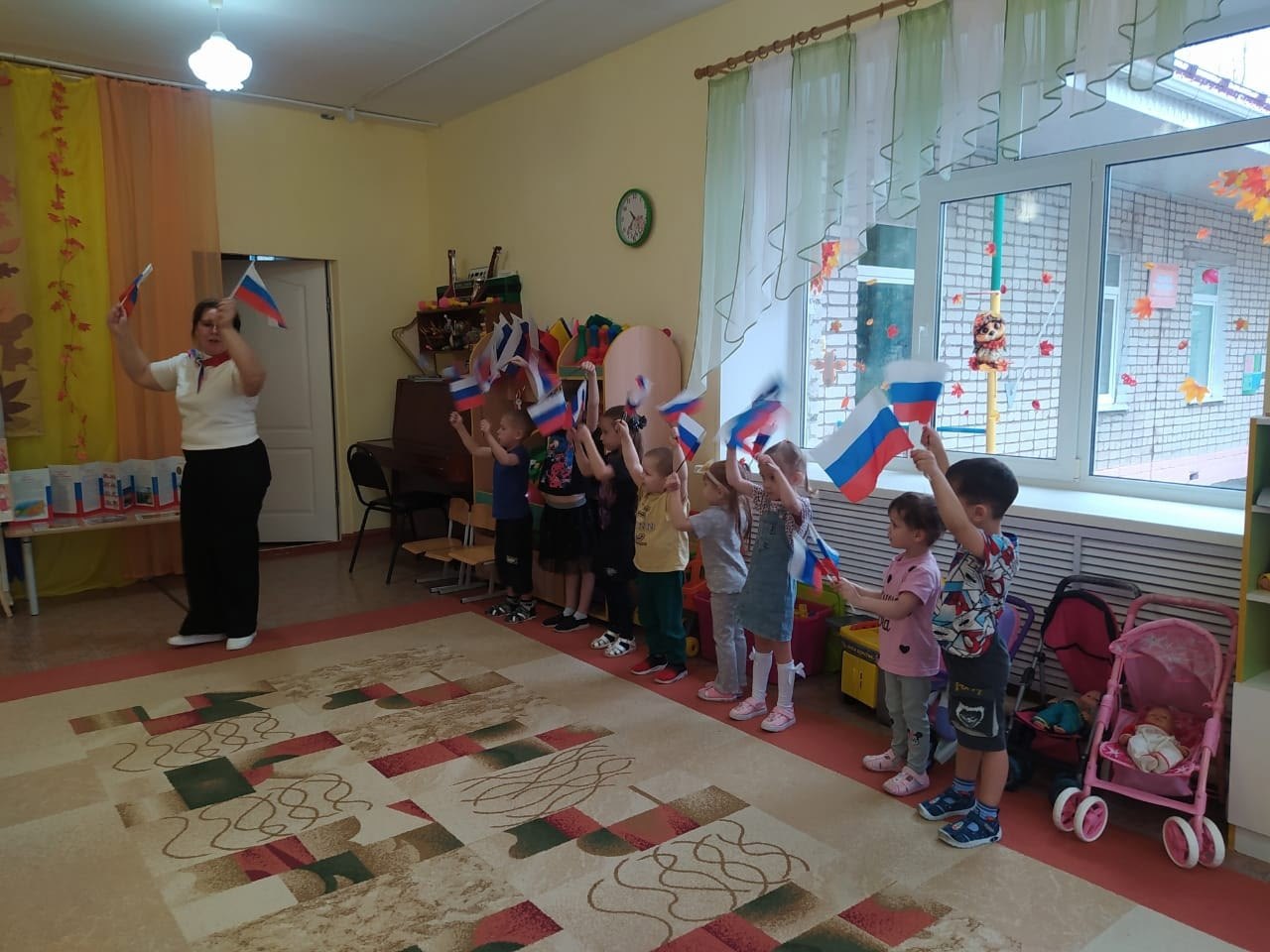 В преддверии праздника Дня народного единства в детском саду поселка Магнитный прошло тематическое мероприятие, на котором воспитатели познакомили детей с историей возникновения праздника, рассказали о народах и... В преддверии праздника Дня народного единства в детском саду поселка Магнитный прошло тематическое мероприятие, на котором воспитатели познакомили детей с историей возникновения праздника, рассказали о народах и...