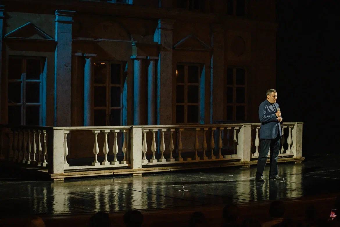 Александр Хинштейн: Свыше 800 человек в зале драмтеатра, полный аншлаг в амфитеатре на Полугоре и более 6,5 тыс