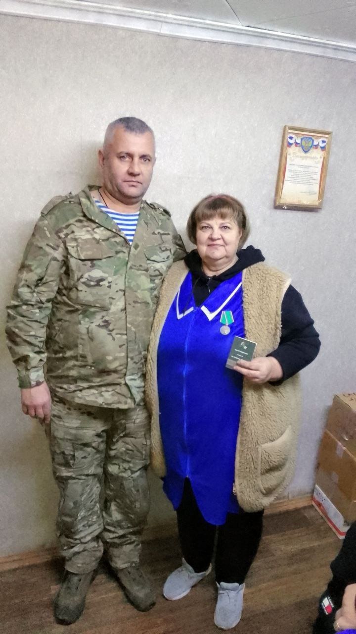 В преддверии Дня народного единства жительница села Поныри Людмила Самохвалова была удостоена медали за вклад в помощь фронту