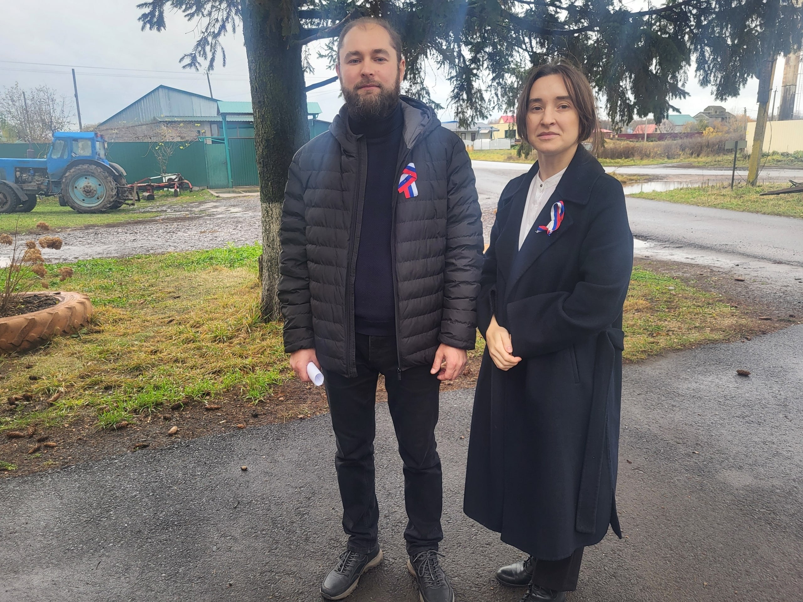 Работники Разветьевского СДК приняли участие во Всероссийской акции по раздаче ленточек Российского триколора под названием "Я - гражданин народного единства!" Работники Разветьевского СДК приняли участие во Всероссийской акции по раздаче ленточек Российского триколора под названием "Я - гражданин народного единства!"