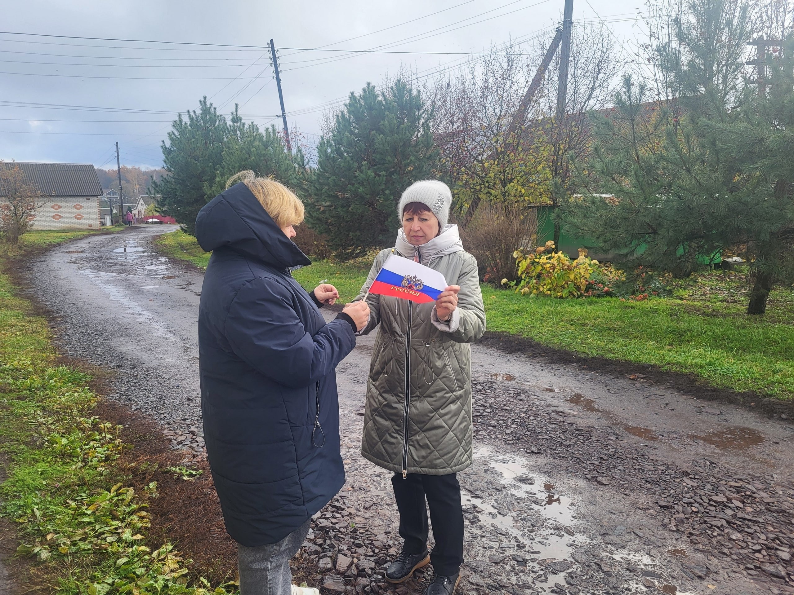 Работники Разветьевского СДК приняли участие во Всероссийской акции по раздаче ленточек Российского триколора под названием "Я - гражданин народного единства!" Работники Разветьевского СДК приняли участие во Всероссийской акции по раздаче ленточек Российского триколора под названием "Я - гражданин народного единства!"