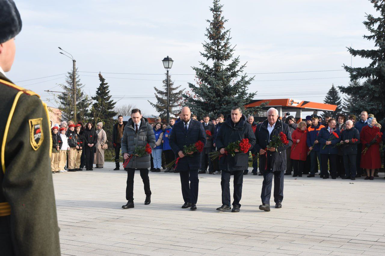 В День народного единства память о подвиге ополчения 1612 года куряне почтили на мемориале "Курская дуга"