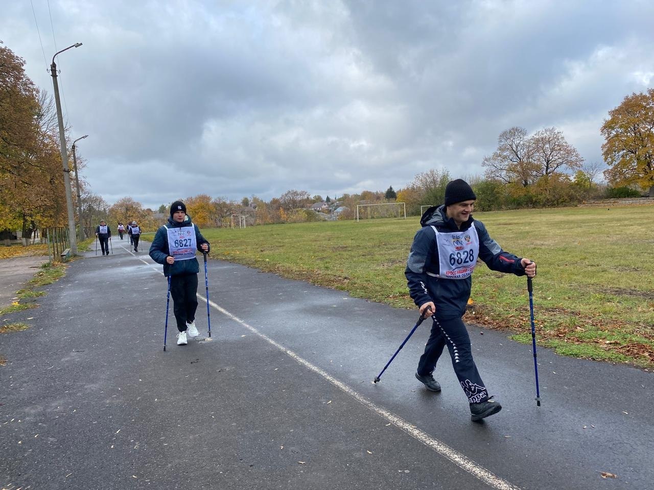 В Щигровском доме социального облуживания прошел осенний кросс, Получатели социальных услуг - участники клуба «Скандинавская ходьба» показали высокие результаты и получили заслуженные награды В Щигровском доме социального облуживания прошел осенний кросс, Получатели социальных услуг - участники клуба «Скандинавская ходьба» показали высокие результаты и получили заслуженные награды