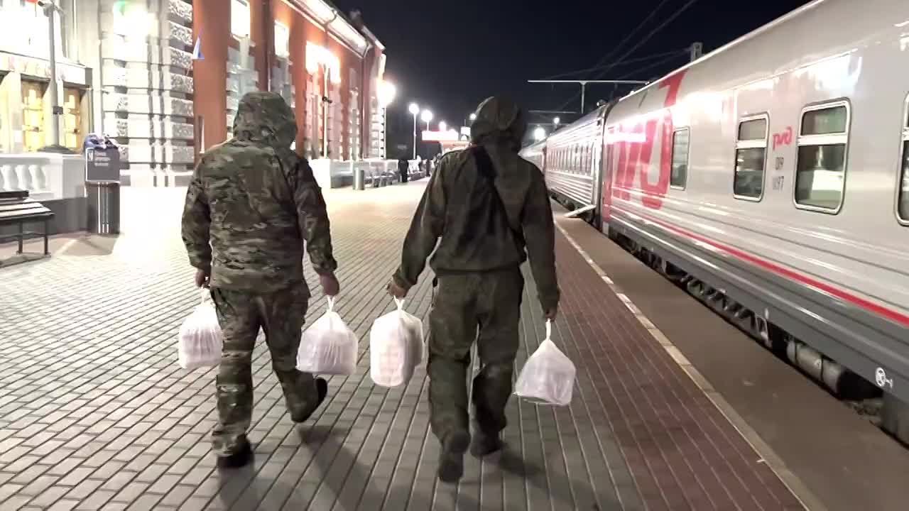 В Курскую область доставили 240 пирогов бойцам на передовую ко Дню народного единства