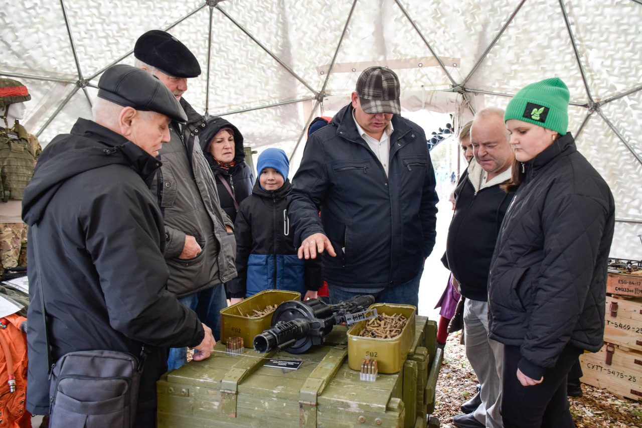 Сегодня специалисты ТИЦ Курской области продолжали проводить экскурсии по выставке «Поток» на Полугоре Сегодня специалисты ТИЦ Курской области продолжали проводить экскурсии по выставке «Поток» на Полугоре