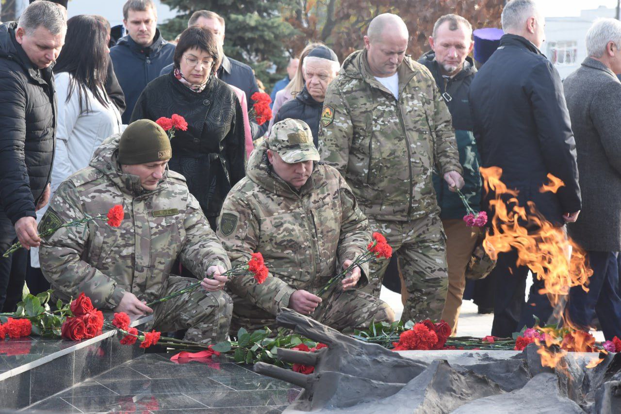 В День народного единства память о подвиге ополчения 1612 года куряне почтили на мемориале "Курская дуга" В День народного единства память о подвиге ополчения 1612 года куряне почтили на мемориале "Курская дуга"