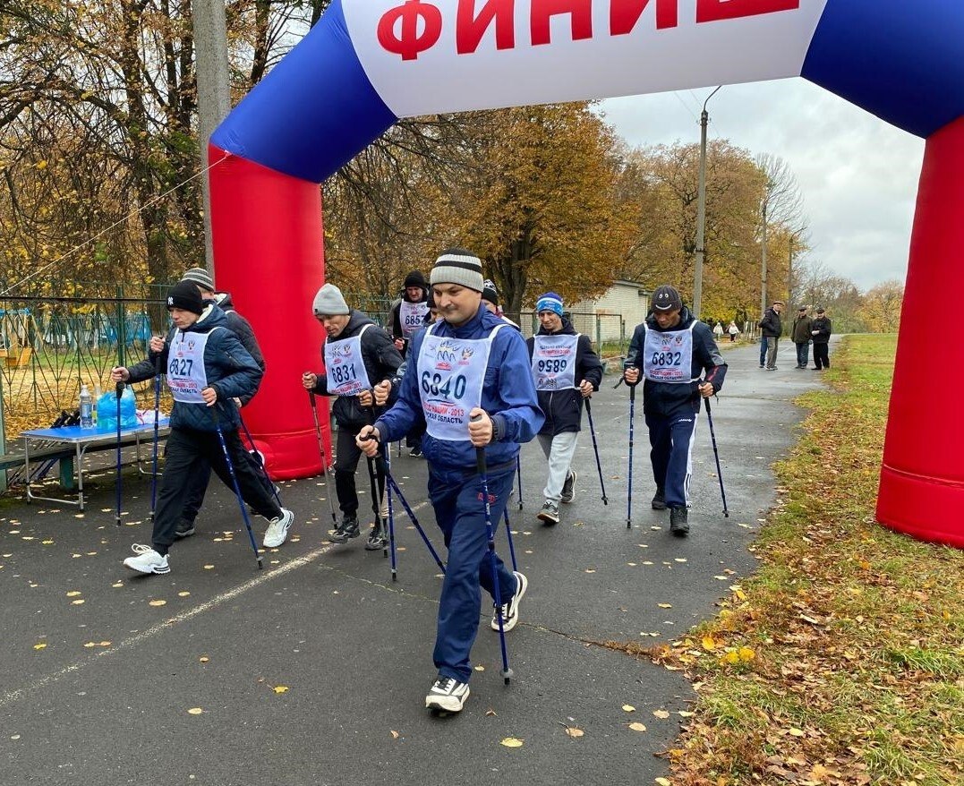 В Щигровском доме социального облуживания прошел осенний кросс, Получатели социальных услуг - участники клуба «Скандинавская ходьба» показали высокие результаты и получили заслуженные награды В Щигровском доме социального облуживания прошел осенний кросс, Получатели социальных услуг - участники клуба «Скандинавская ходьба» показали высокие результаты и получили заслуженные награды