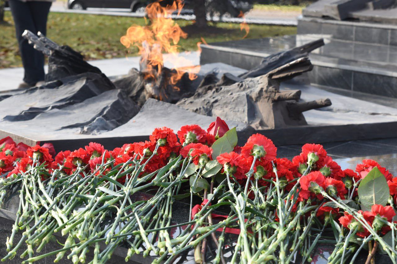 В День народного единства память о подвиге ополчения 1612 года куряне почтили на мемориале "Курская дуга" В День народного единства память о подвиге ополчения 1612 года куряне почтили на мемориале "Курская дуга"