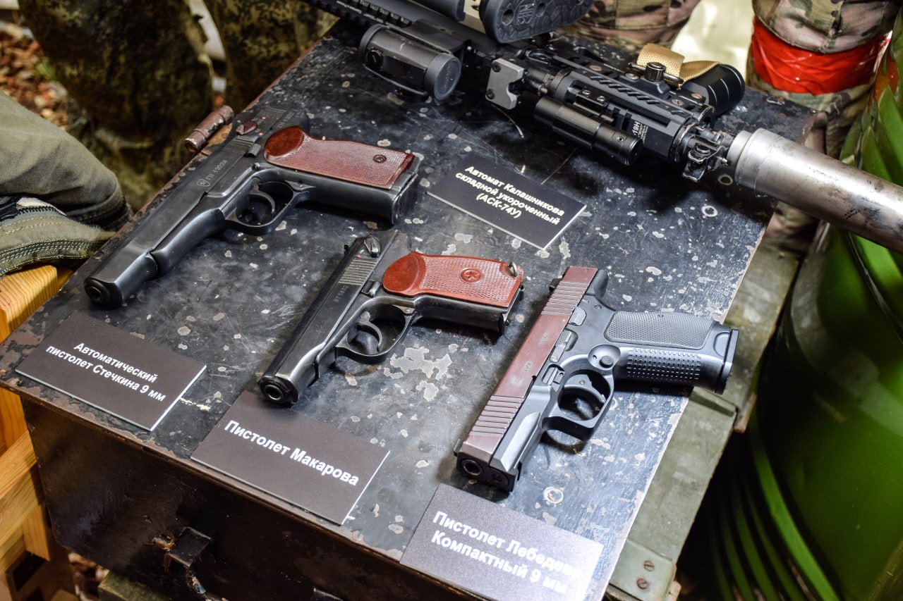 Сегодня специалисты ТИЦ Курской области продолжали проводить экскурсии по выставке «Поток» на Полугоре Сегодня специалисты ТИЦ Курской области продолжали проводить экскурсии по выставке «Поток» на Полугоре