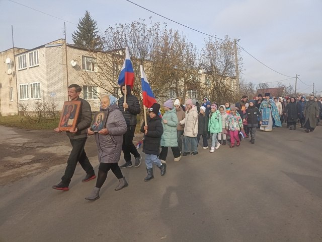 Сегодня Православная Церковь отмечает праздник явления Казанской иконы Божией Матери Сегодня Православная Церковь отмечает праздник явления Казанской иконы Божией Матери
