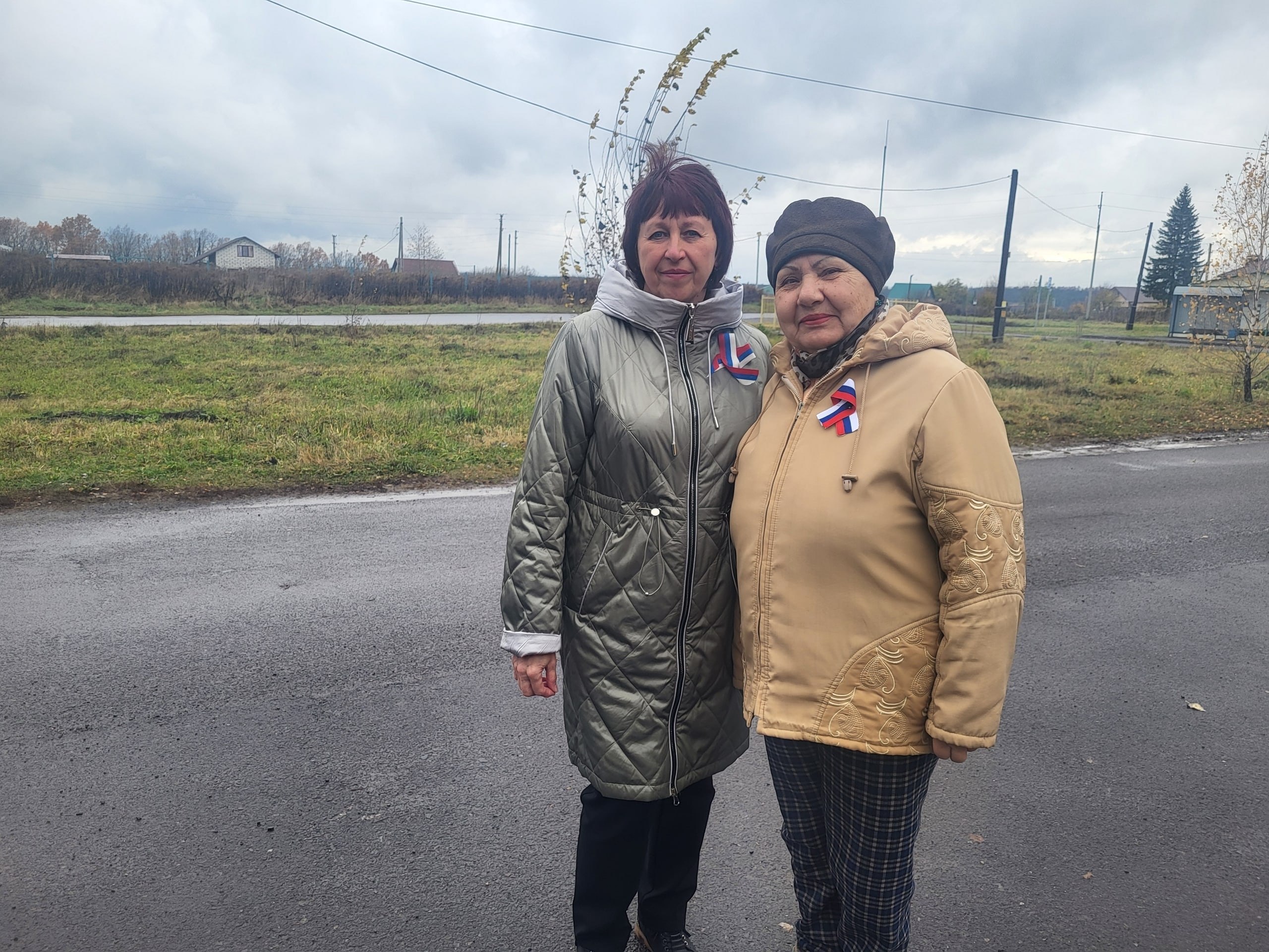 Работники Разветьевского СДК приняли участие во Всероссийской акции по раздаче ленточек Российского триколора под названием "Я - гражданин народного единства!" Работники Разветьевского СДК приняли участие во Всероссийской акции по раздаче ленточек Российского триколора под названием "Я - гражданин народного единства!"