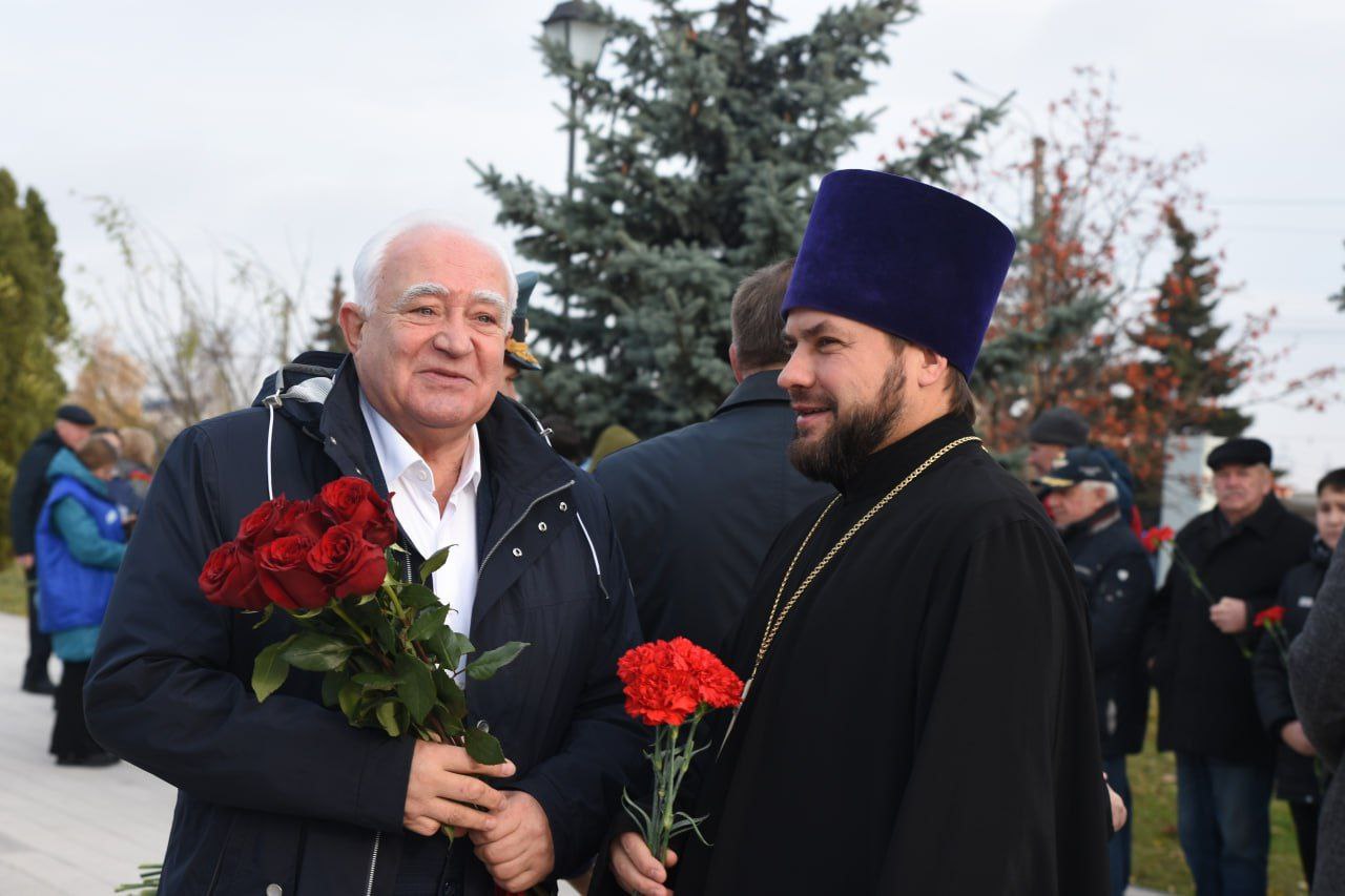 В День народного единства память о подвиге ополчения 1612 года куряне почтили на мемориале "Курская дуга" В День народного единства память о подвиге ополчения 1612 года куряне почтили на мемориале "Курская дуга"