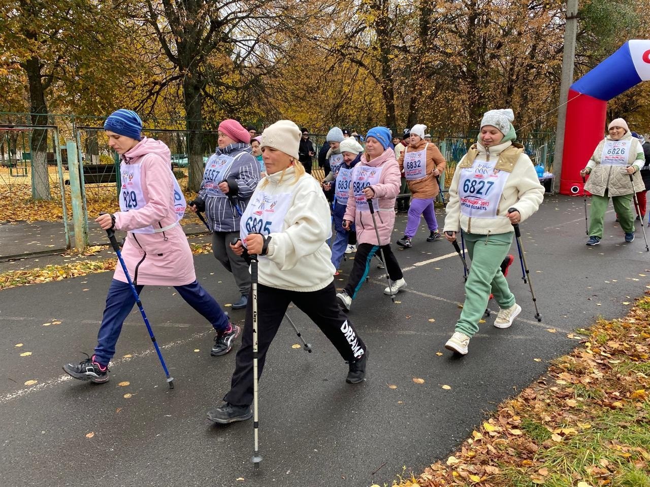 В Щигровском доме социального облуживания прошел осенний кросс, Получатели социальных услуг - участники клуба «Скандинавская ходьба» показали высокие результаты и получили заслуженные награды В Щигровском доме социального облуживания прошел осенний кросс, Получатели социальных услуг - участники клуба «Скандинавская ходьба» показали высокие результаты и получили заслуженные награды