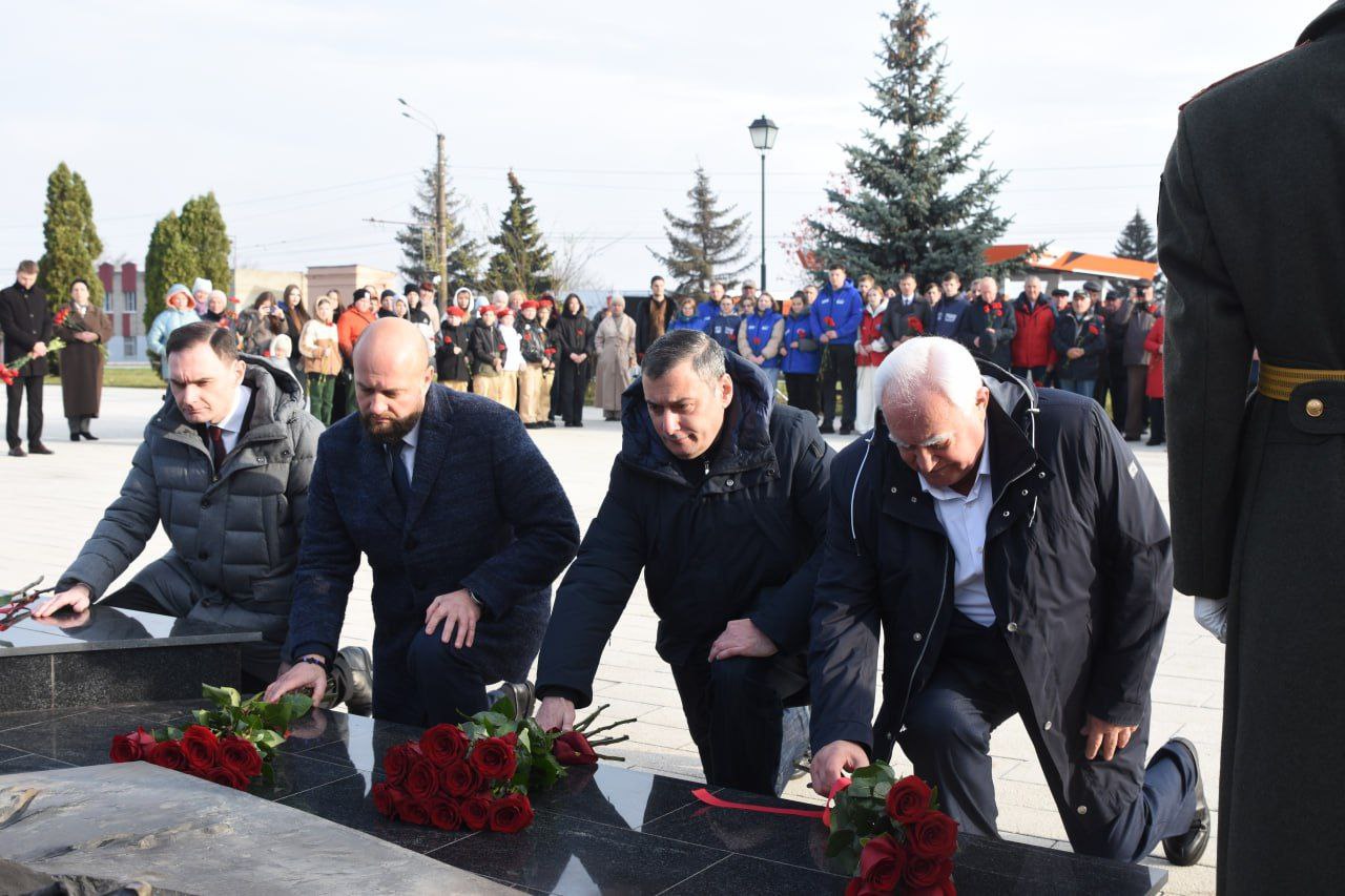 В День народного единства память о подвиге ополчения 1612 года куряне почтили на мемориале "Курская дуга" В День народного единства память о подвиге ополчения 1612 года куряне почтили на мемориале "Курская дуга"